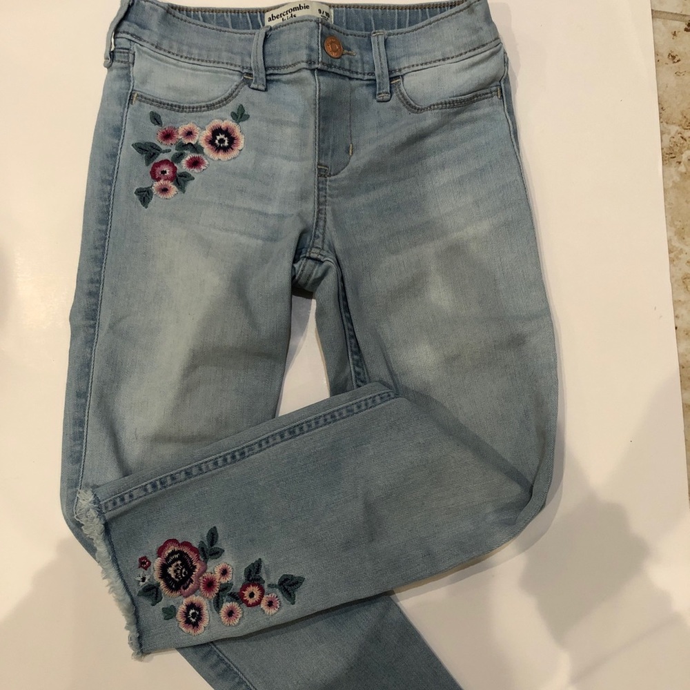 Embroidered floral NWOT Abercrombie kids jeans